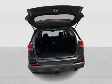 2017 Kia Sorento - image 12