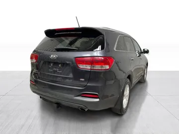 2017 Kia Sorento - image 13