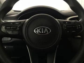 2017 Kia Sorento - image 16