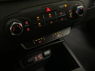 2017 Kia Sorento - image 21