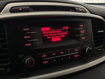 2017 Kia Sorento - image 20