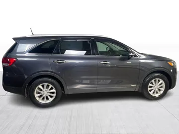 2018 Kia Sorento - image 2