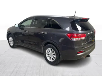 2018 Kia Sorento - image 10