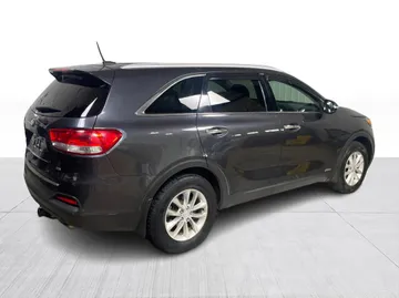 2018 Kia Sorento - image 13