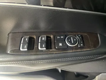 2018 Kia Sorento - image 20