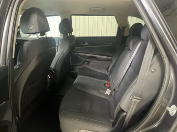 2018 Kia Sorento - image 14