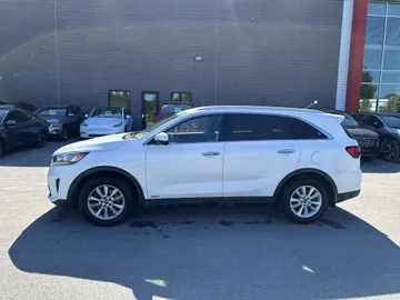 2019 Kia Sorento - image 3