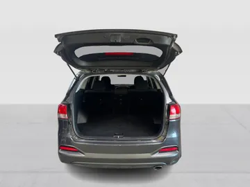 2018 Kia Sorento - image 12