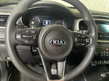 2018 Kia Sorento - image 16