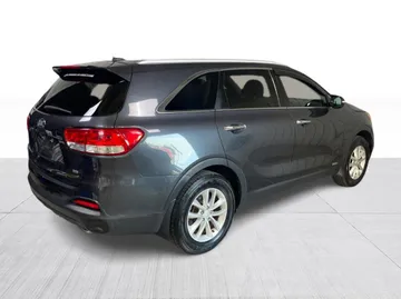 2018 Kia Sorento - image 13