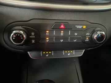 2018 Kia Sorento - image 19