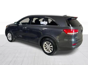 2018 Kia Sorento - image 10