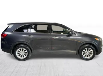 2018 Kia Sorento - image 2