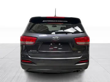 2017 Kia Sorento - image 11