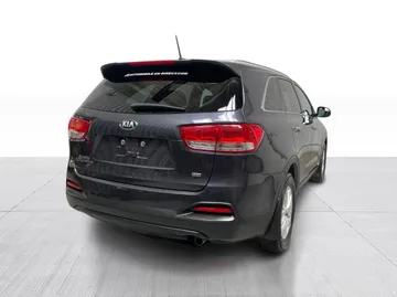 2017 Kia Sorento - image 13