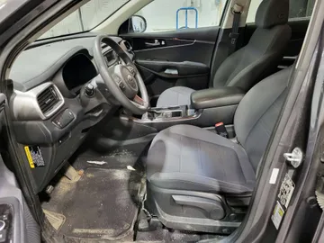 2017 Kia Sorento - image 8