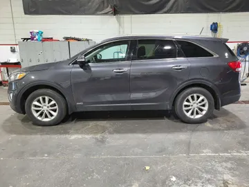 2017 Kia Sorento - image 6