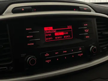 2017 Kia Sorento - image 19