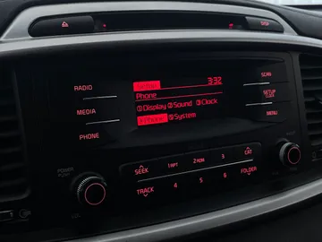 2017 Kia Sorento - image 20