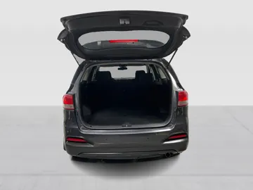 2017 Kia Sorento - image 12