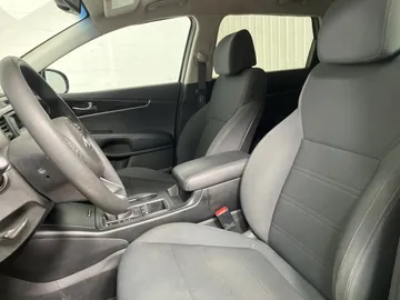 2017 Kia Sorento - image 3
