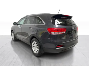 2017 Kia Sorento - image 10