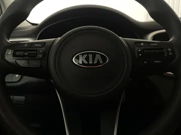 2017 Kia Sorento - image 16