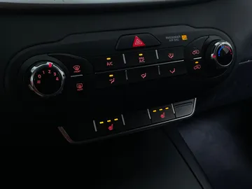 2017 Kia Sorento - image 21