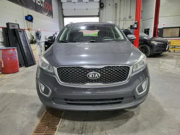 2017 Kia Sorento - image 2