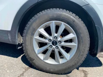 2020 Kia Sorento - image 10