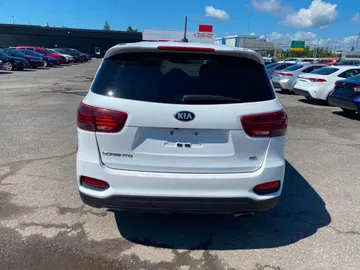 2020 Kia Sorento - image 7