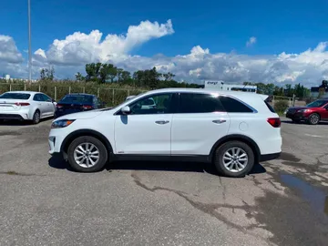 2020 Kia Sorento - image 6