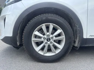 2019 Kia Sorento - image 7