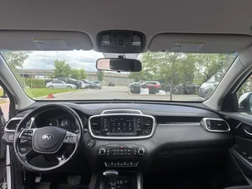 2019 Kia Sorento - image 8