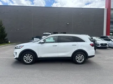 2019 Kia Sorento - image 4