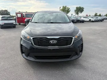 2020 Kia Sorento - image 2