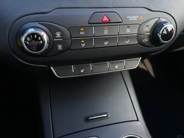 2020 Kia Sorento - image 19