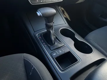 2020 Kia Sorento - image 23
