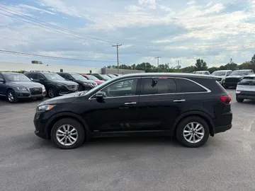 2020 Kia Sorento - image 4