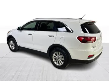 2019 Kia Sorento - image 10