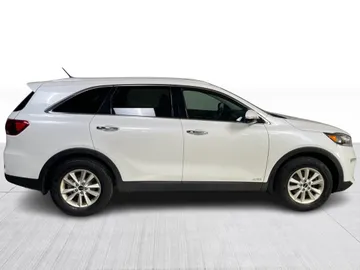 2019 Kia Sorento - image 2