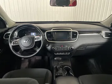 2019 Kia Sorento - image 4