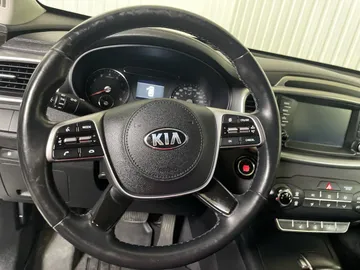 2019 Kia Sorento - image 16