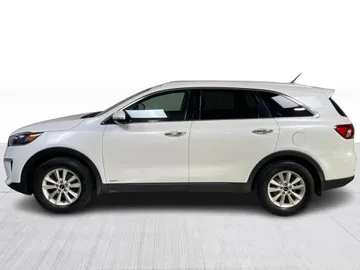 2019 Kia Sorento - image 9
