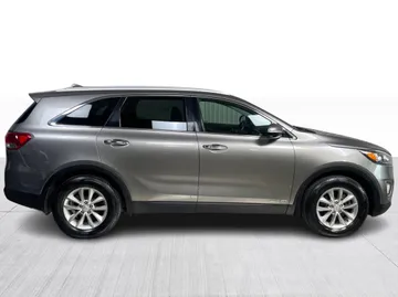 2018 Kia Sorento - image 2