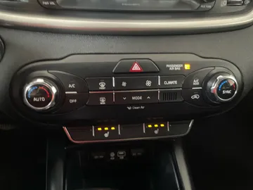 2018 Kia Sorento - image 22