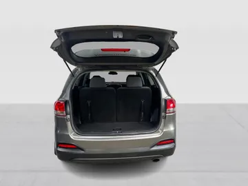 2018 Kia Sorento - image 13
