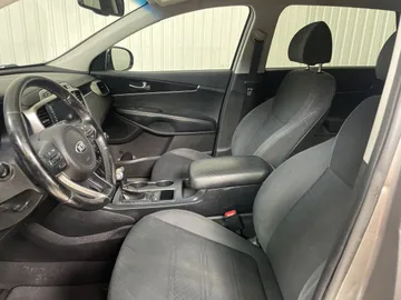 2018 Kia Sorento - image 3