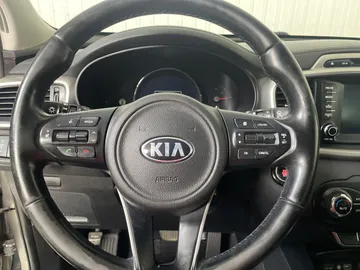 2018 Kia Sorento - image 17