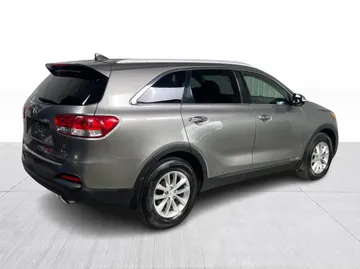 2018 Kia Sorento - image 14